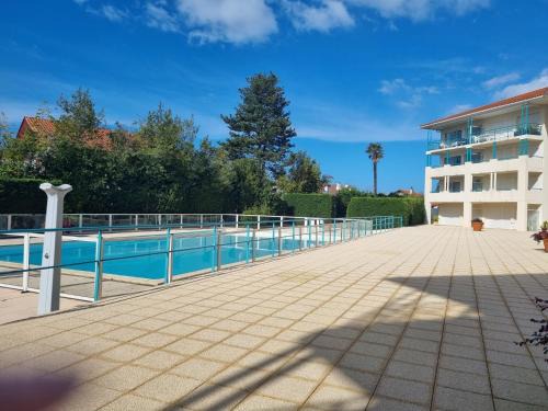 Ciboure Apartment | Appartement du golf terrasse piscine tout à pied