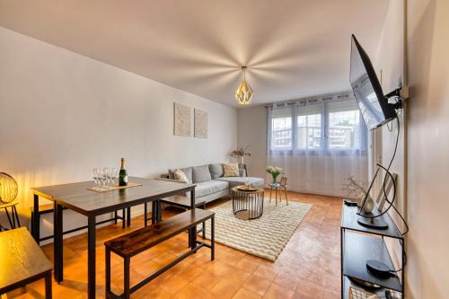 Merignac Apartment | Appartement familial et cozy - Wifi - Espace Travail- Parking
