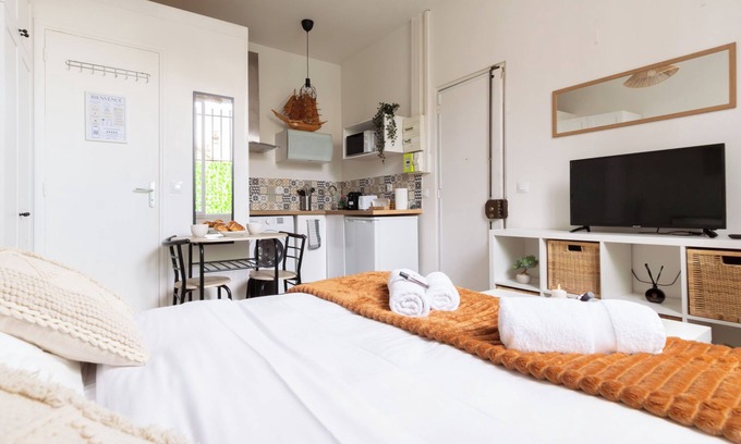 Bois-Colombes Apartment | Appartement cosy proche de Paris - Wifi - Free Parking - Tv