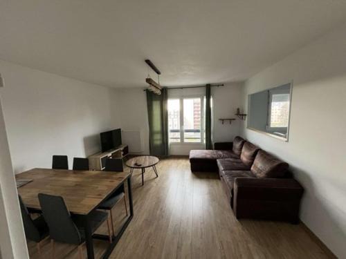 Charleville-Mezieres Apartment | Appartement spacieux 4 personnes