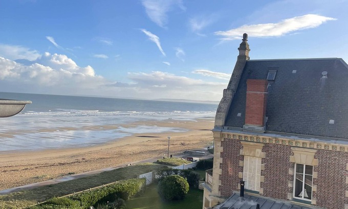Lion-sur-Mer Apartment | Appartement Duplex en Bord de mer Avec vue su mer