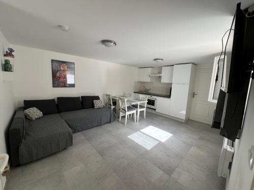 Thiais Apartment | Appartement gris moderne Paris et aéroport Orly
