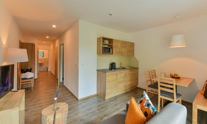 Klosterle Bed & Breakfast | Appartement L 2 SZ mit Balkon - Aparthotel Alpine Lodge Klösterle am Arlberg