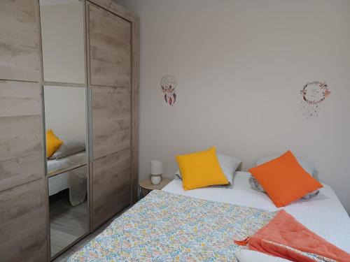 La Maurienne Apartment | APPARTEMENT, LA ROUTE DES GRANDES ALPES , 5 couchages, GARAGE pour motards, cyclistes, POSSIBILITÉ de studios supplémentaires, si plus de 6 pers