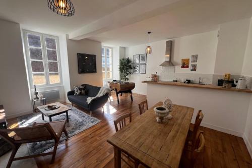 Mortagne-au-Perche Apartment | Appartement Les Reflets du Tournesol