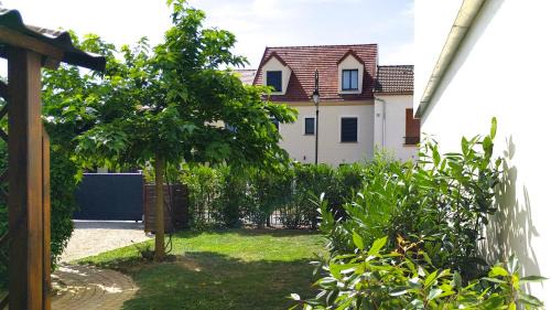 Clamart Apartment | Appartement les Acacias
