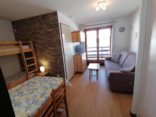 Montalbert Apartment | Appartement lumineux, accès pistes, balcon - FR-1-181-2453