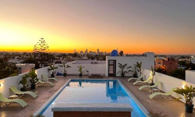 Ain Chock Apartment | Appartement Lumineux et Confortable D'une Chambre Avec Piscine sur le Toit
