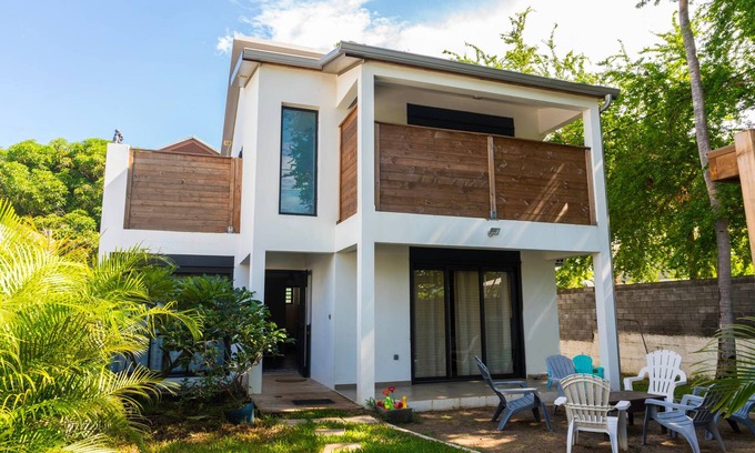La Saline Les Bains House | Appartement Neuf et son Jardin Pieds Dans le Sable