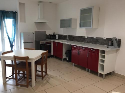 Meze Apartment | Appartement proche du port