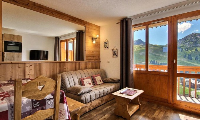 Belle Plagne Apartment | Appartement rénové 4 pers, balcon, proche pistes - FR-1-455-90