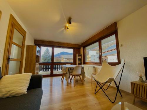 Samoens Apartment | Appartement rénové au centre du village avec balcon et accès skibus - FR-1-624-145