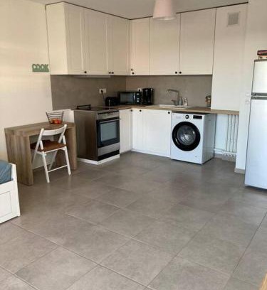 La Fare-les-Oliviers Apartment | Appartement RDC avec parking privé