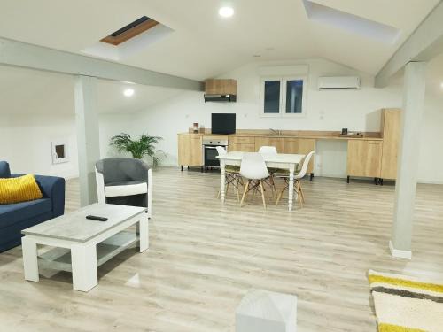 Clermont-Dessous Apartment | Appartement spacieux et confortable a Clermont Dessous jardin parking