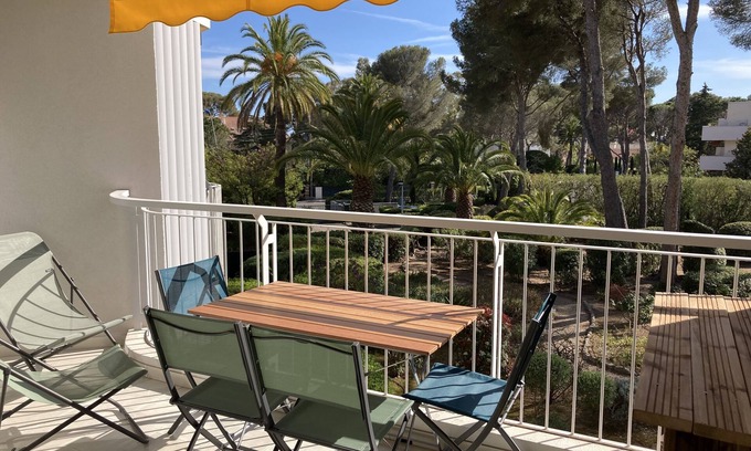 Boulouris-sur-Mer Apartment | Appartement Spacieux et Calme Dans un Écrin de Verdure à 150 Mètres du Littoral