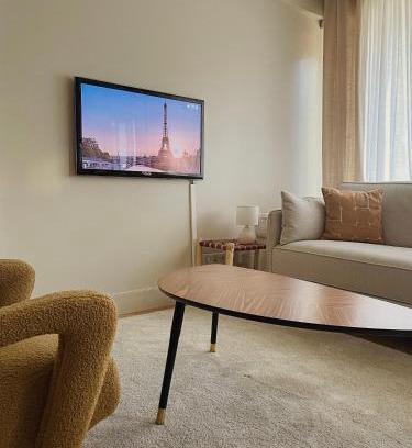 Faubourg-du-Roule Apartment | Appartement Swan House Paris Champs Elysée