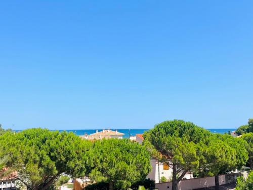 Saint-Cyprien Plage Apartment | Appartement T2 avec Terrasse et Parking - 200m Plage - FR-1-309-478