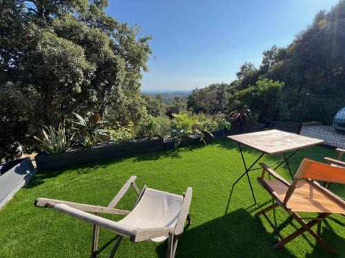 La Londe-les-Maures Apartment | Appartement Valcros - Jardin Vue Mer