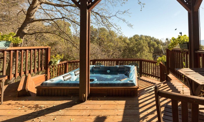 Ahwahnee Bed & Breakfast | Apple Blossom Inn