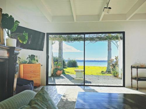 Tawharanui Villa | Apple Cider Lodge