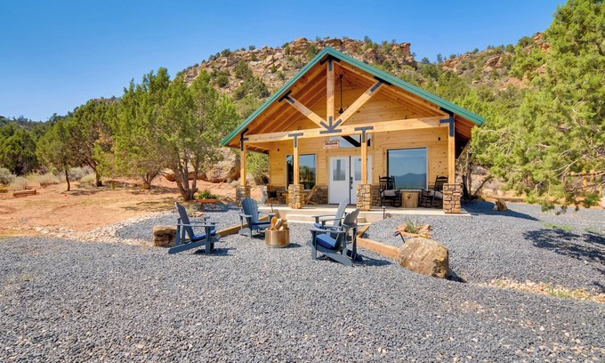 Apple Valley Cabin | Apple Valley Cabin w/Views, Dogs Welcome