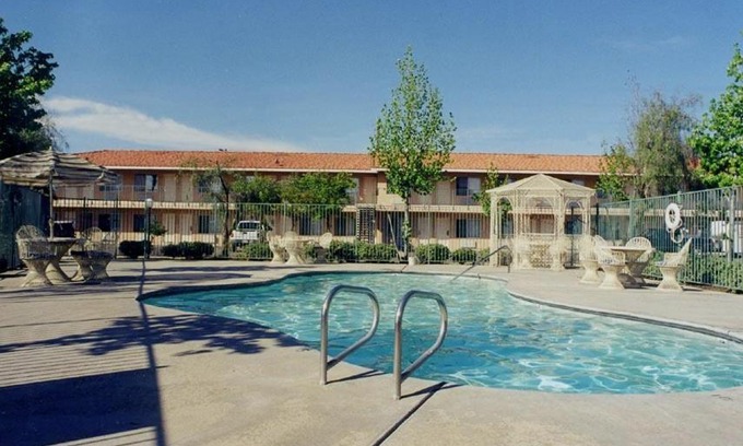 Atwater Hotel | Applegate Inn