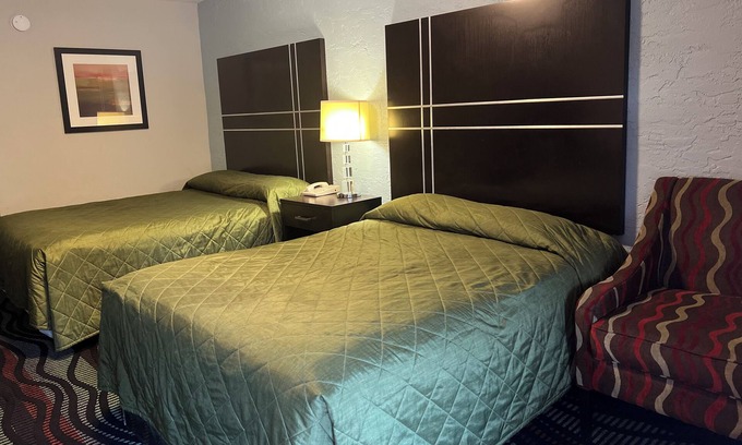 East Cleveland Hotel | Applegate Inn