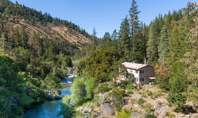 Jacksonville House | Applegate Riverside Retreat