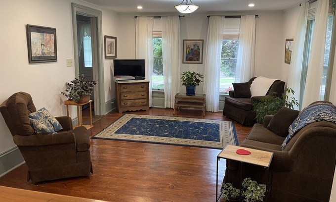 Milford House | Applewood - Pristine Farmhouse across the street from CDP
