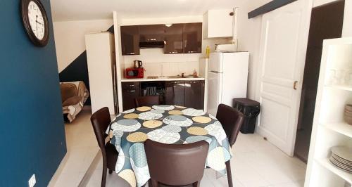 Azay-le-Rideau Apartment | Appt 2 Chambres avec parking privé au centre d'Azay
