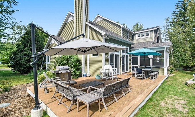 Glenn Haven Shores House | Appy Place with beautiful yard, apple trees, & firepit - walk to private beach