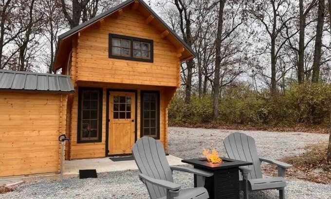 Makanda Cabin | Après Vine Tiny Cabin at Panther's Rest Farm