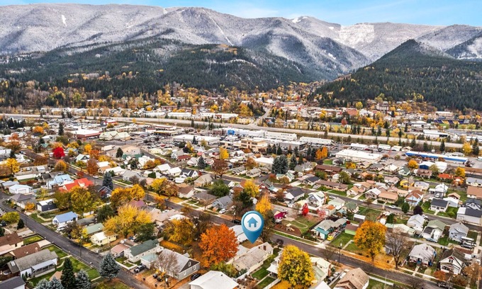 Kellogg House | Apres Ski and Bike Mission Adventuring Base/HOT TUB/