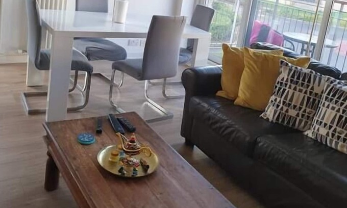 East Pilton Apartment | Aprt Stylish modern Pilton farm