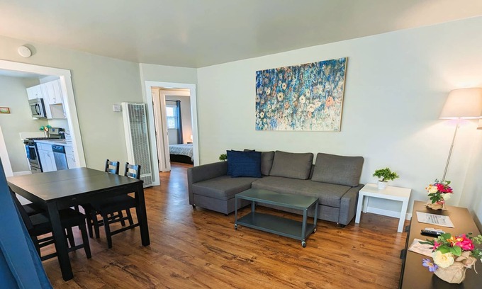 Logan Heights Apartment | Apt #1, 2 bedroom / 1 bathroom, 8 min to Downtown!