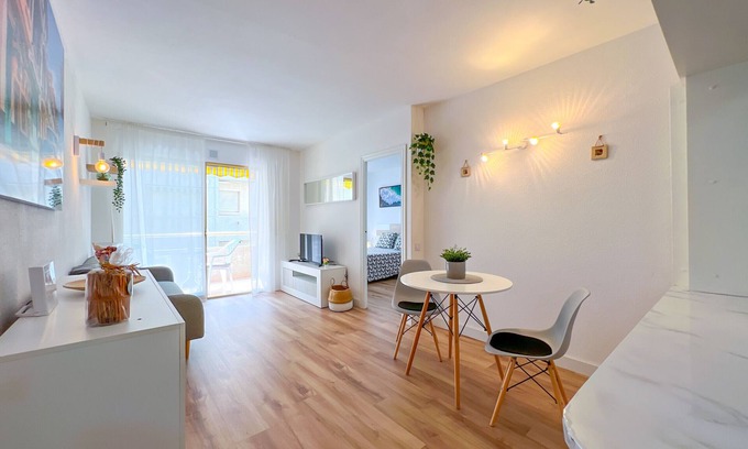 Pineda de Mar Apartment | Apt. 3 pax, community pool, 170 m from the beach and free wifi. Vivalidays Vianka