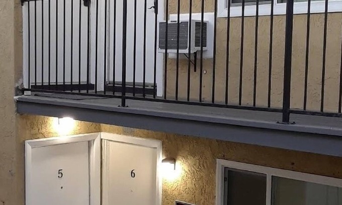 Logan Heights Apartment | Apt #8, 2 bedroom /1 bathroom, 8 min to Downtown!