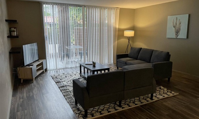 Historic Tennis Club Apartment | Apt F- furnished 1bed/1bath upstairs with mountain view in Downtown Palm Springs