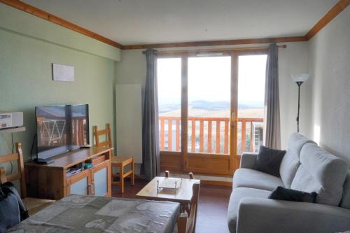 Besse-et-Saint-Anastaise Apartment | Apt les luges pour 4 à 6 pers vue vallée wifi