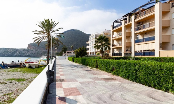 Castell de Ferro Apartment | Apto Castell Beach. Apartment with a spacious seaside terrace.
