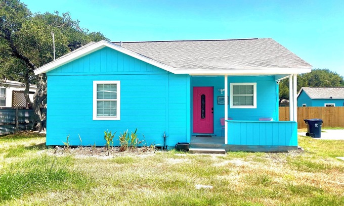 Rockport House | Aqua Bungalow - One mile away from Cove Harbor