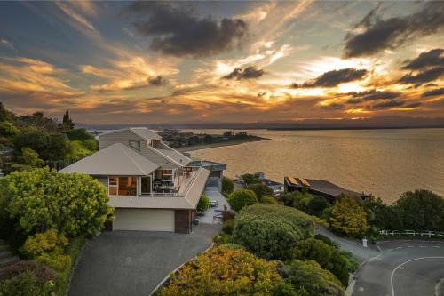 Britannia Heights House | Aquavista - Beautiful Views over Tasman Bay