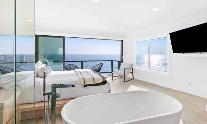 Eastern Malibu House | Aquazzura - By Stay Awhile Villas