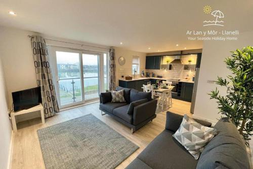 Llanelli Apartment | Ar Lan Y Mor - Stunning 2 bed coastal apartment