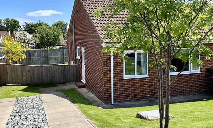Ruswarp House | ARAUCARIA HOUSE, pet friendly, with a garden in Whitby