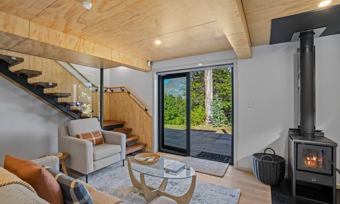 Sunshine Bay House | Arawata Luxury Chalet