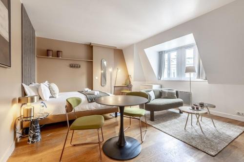 Faubourg-du-Roule Apartment | Arc de Triomphe - 2 people