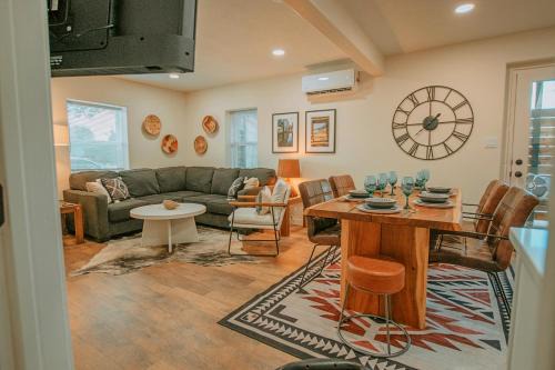 Pueblo Alto House | Arcade! Ac! Foosball! 2 Kings 1 Queen