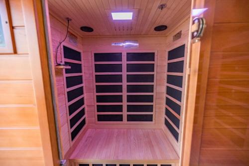Apex House | Arcade Private Sauna Large Yard