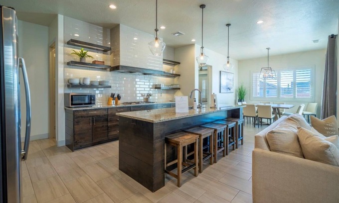 Santa Clara House | Arcadia 41 | PRIVATE Hot Tub * Arcades * Sleeps 16